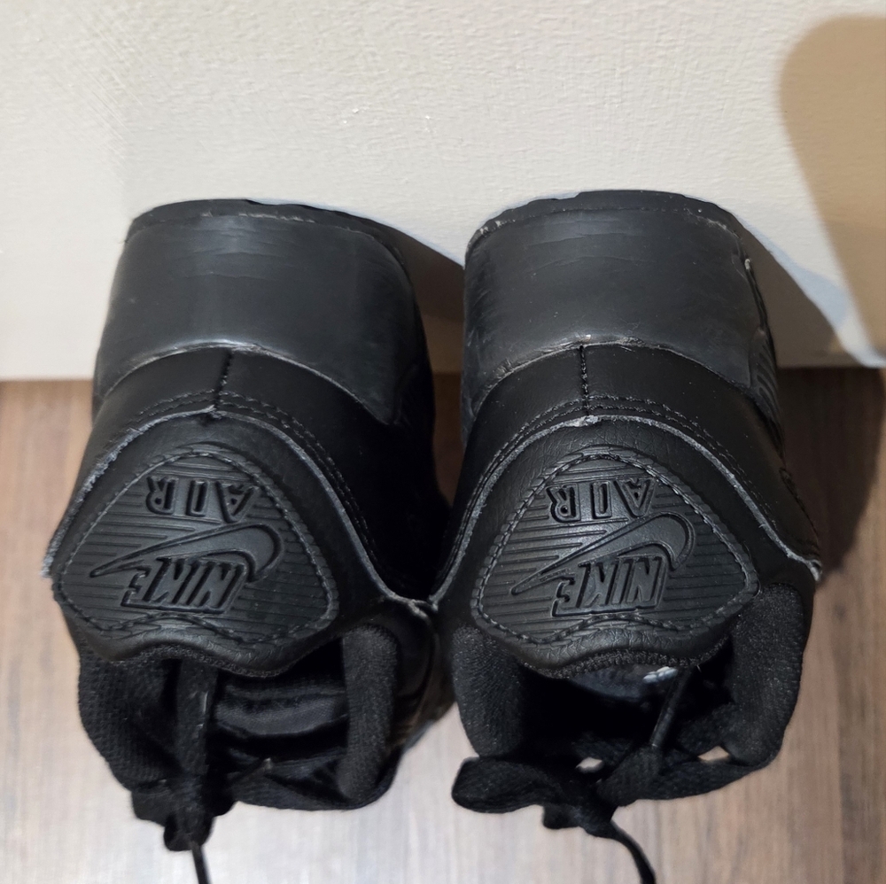 Kids Black Nike Air Max 90, Size 2Y - Picture 6 of 9
